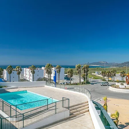 Vistas Al Estrecho Y Piscina Apartment